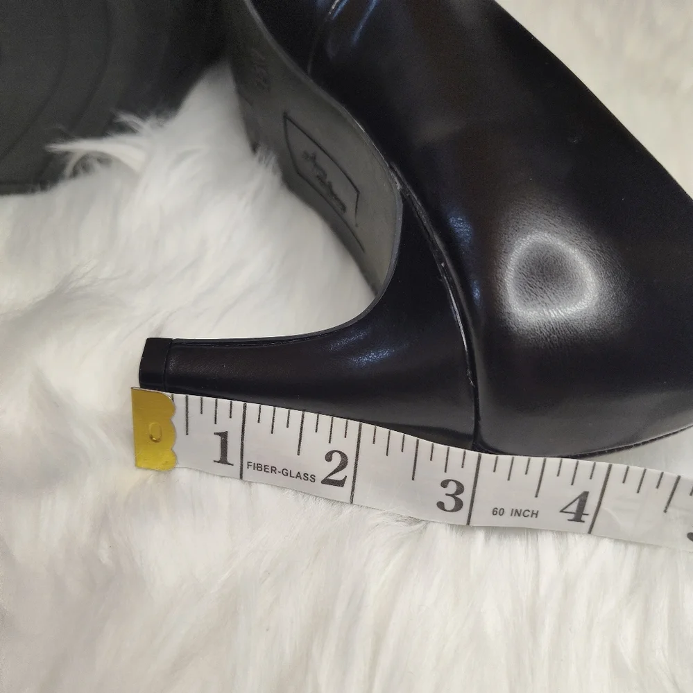 Classic Black Heels ๐ Pumps 9.5 Wide - Picture 9 of 10